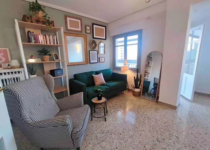 Acogedor A 5 Min Del Ave 아파트